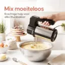 Handmixer mixt beslag in kom
