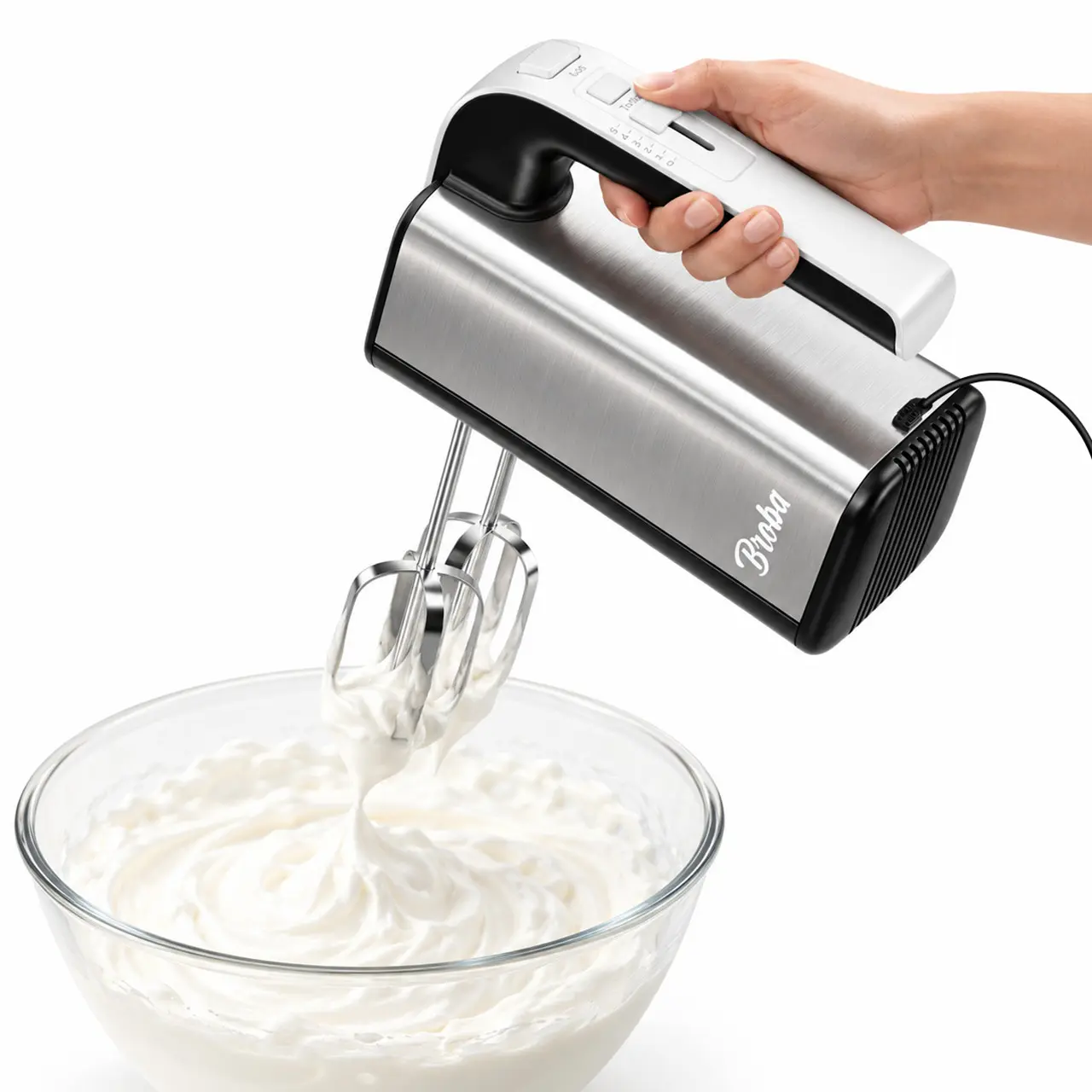 Handmixer klopt room met garde